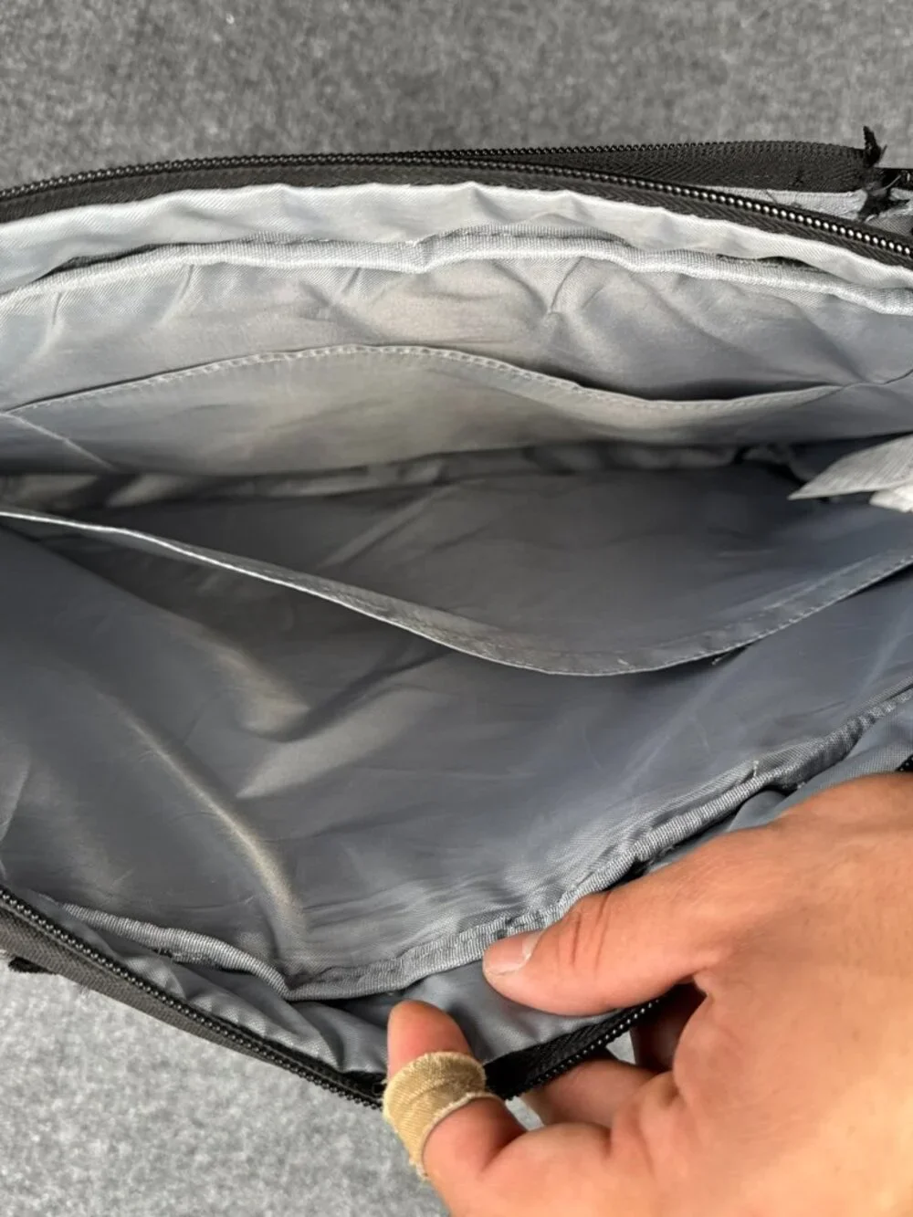 Amazon Basics Unisex Black Laptop Bag Carrying Case Damaged